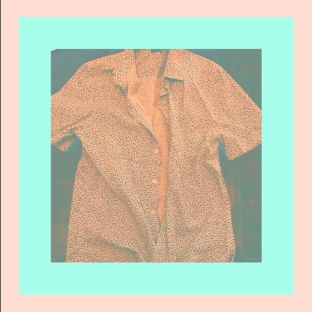 Designer Perry Ellis made a short sleeve shirt.